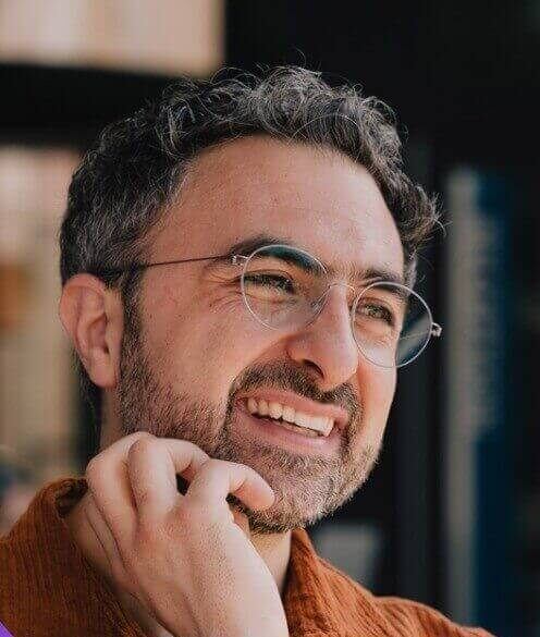 Microsoft riorganizza l’AI: nuova guida per Copilot, Suleyman punta sui modelli