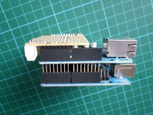 Inserire la scheda ethernet su Arduino e la millefori 